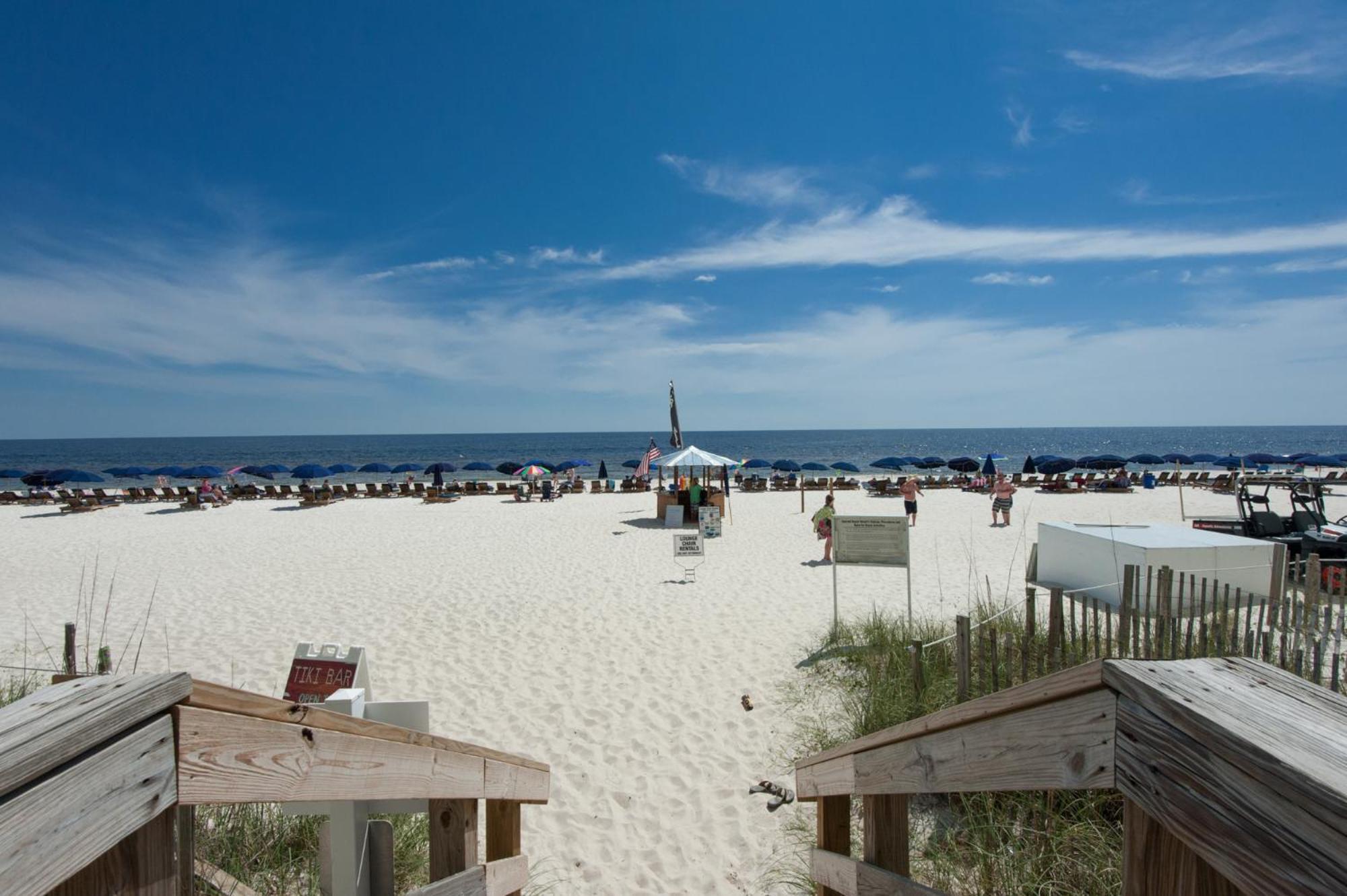 Emerald Condo-gulf Front+beach Access! Chair Service! Holiday home