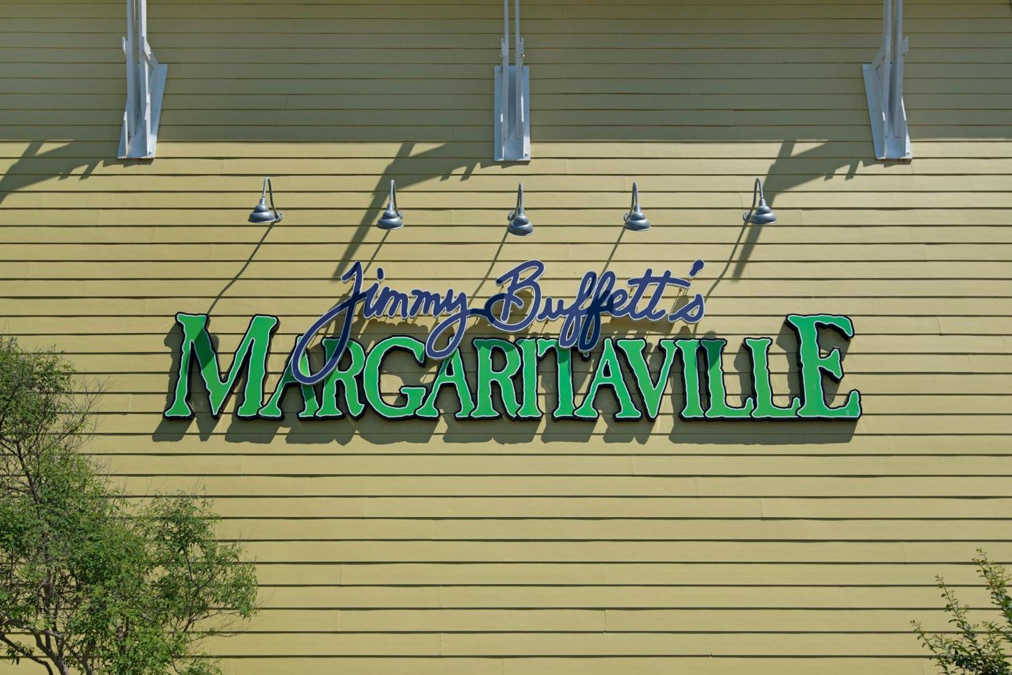 Holiday home Emerald Condo-gulf Front+beach Access! Chair Service! *