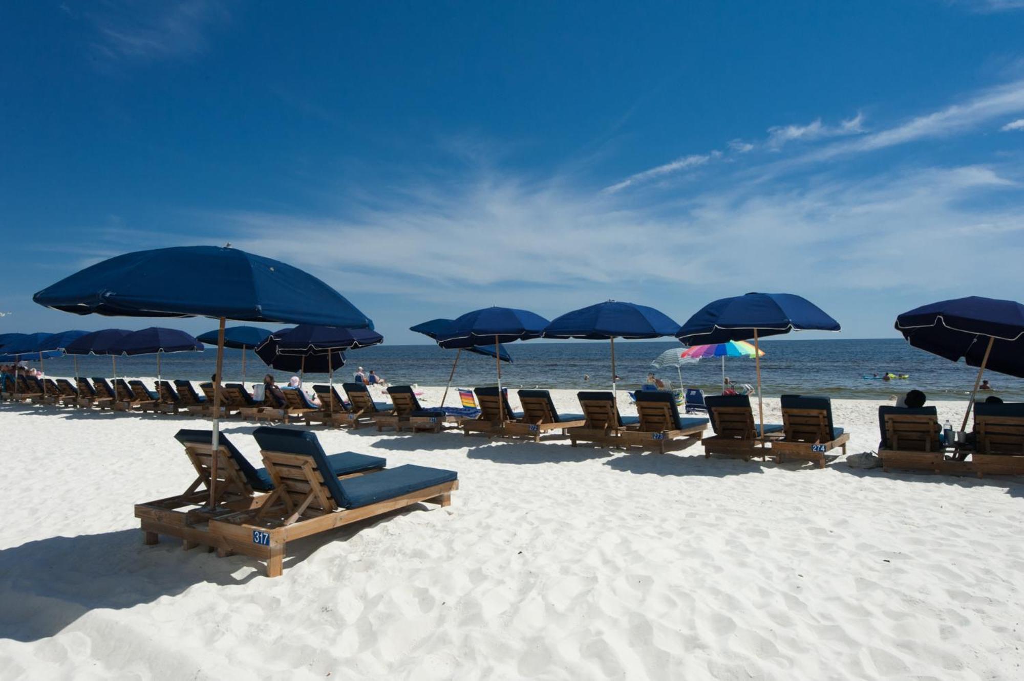 Emerald Condo-gulf Front+beach Access! Chair Service! Holiday home *
